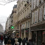 Zora Paris